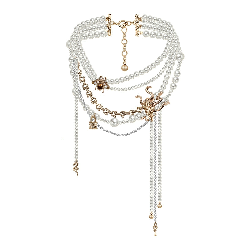 Mercedes pearl necklace