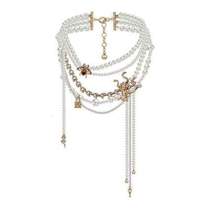 Mercedes pearl necklace