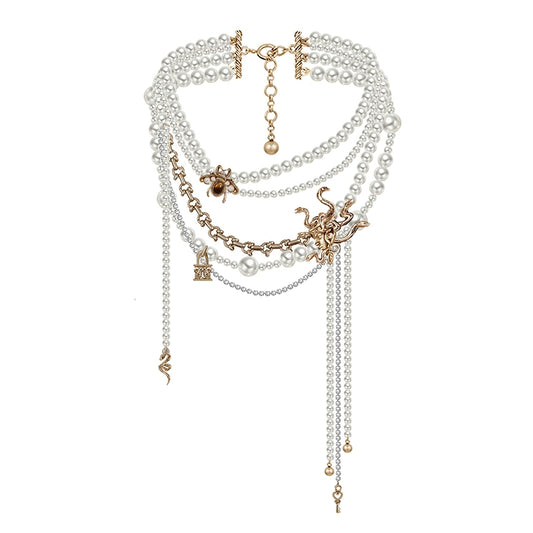 Mercedes pearl necklace