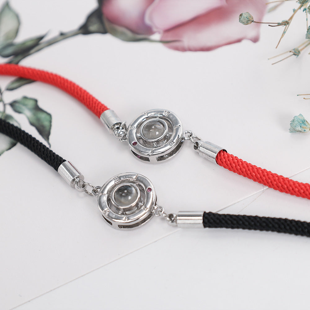 Pulsera circular trenzada con proyección de fotos