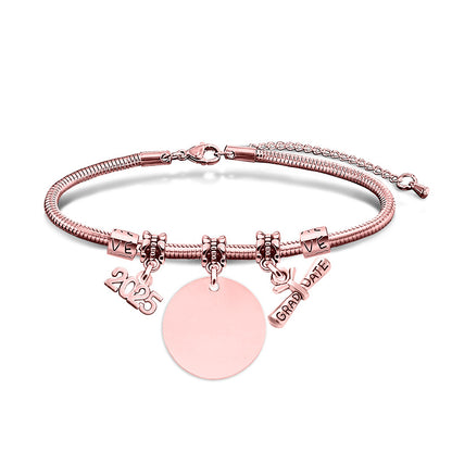 Pulsera con colgante de marca grabado con láser