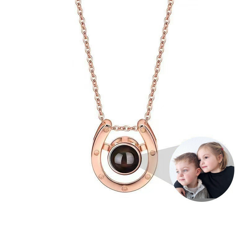 Photo projection U-shaped horseshoe necklace