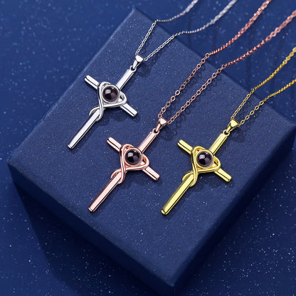 Collar con colgante de cruz con proyección de fotos