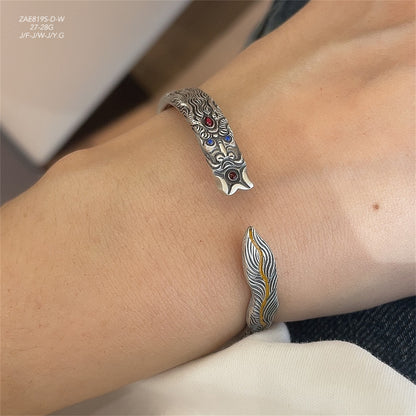 Pulsera abierta de plata de ley con dragón chino jugando con perla