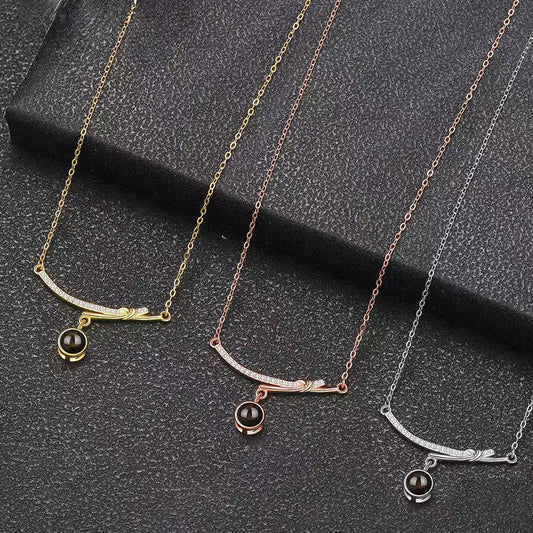 Collar de mariposa con proyección de fotos