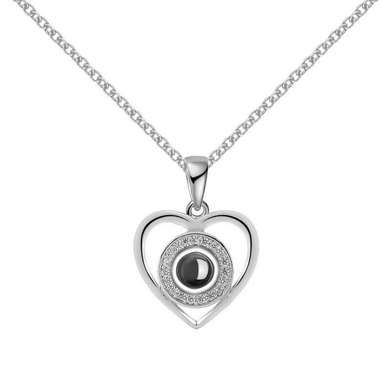 Collar de corazón con proyección de fotos