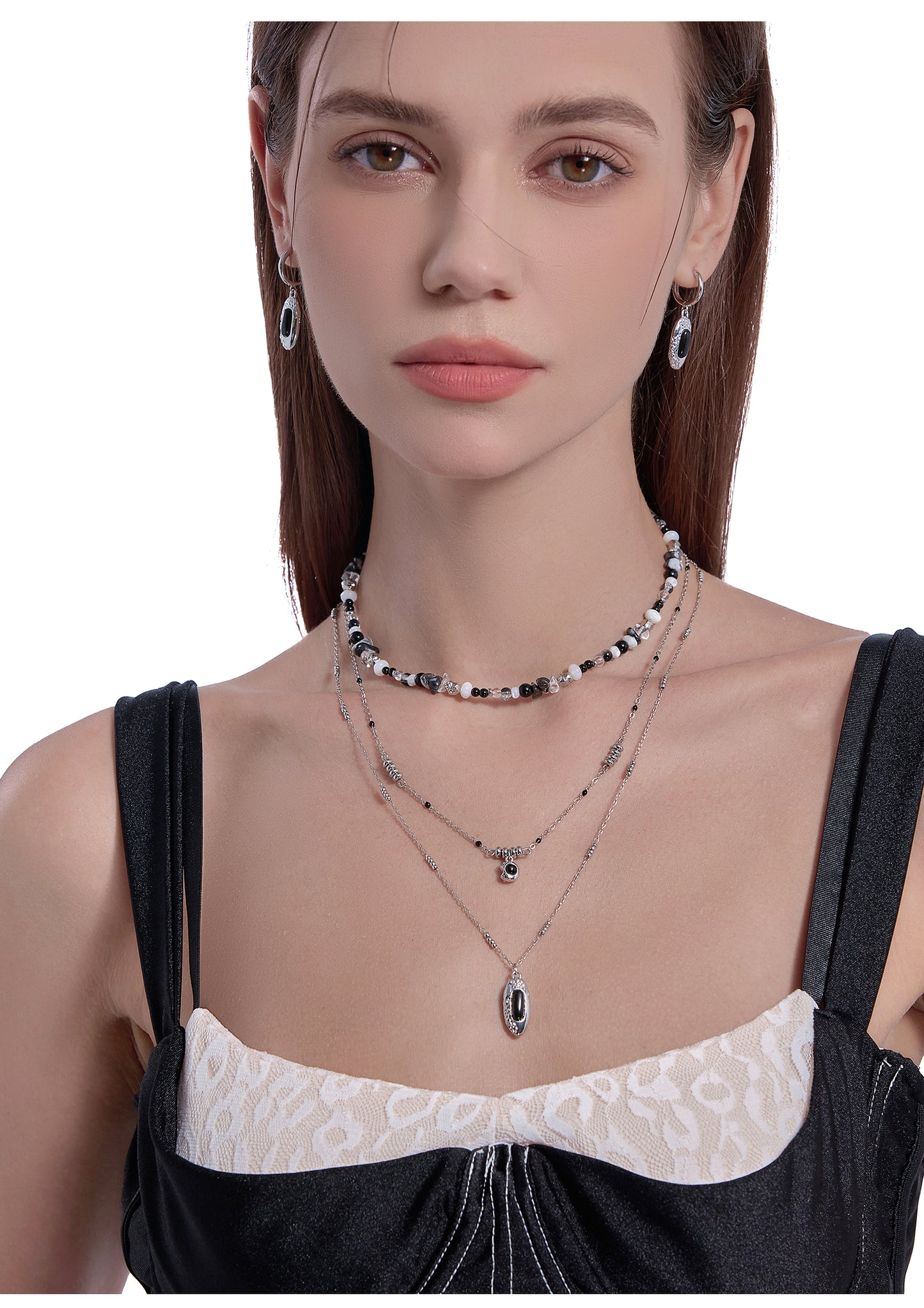 Black stone pendant bead necklace