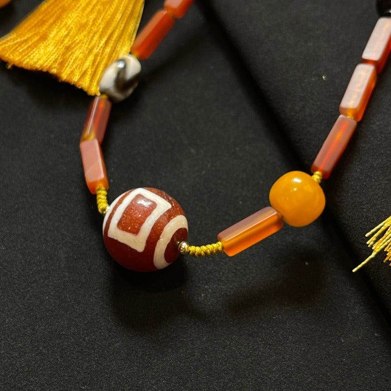 قلادة الترقوة من خرز دزي العصري من العقيق