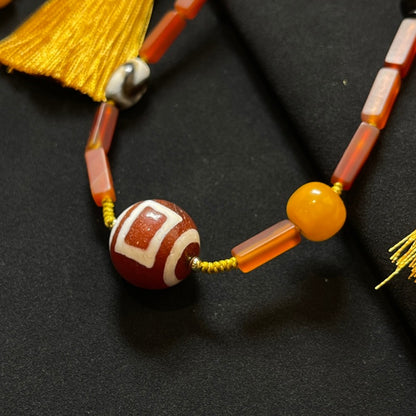 قلادة الترقوة من خرز دزي العصري من العقيق