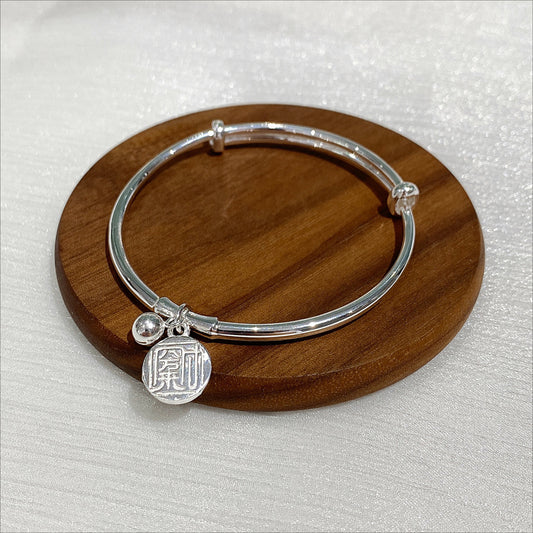 سوار من الفضة الإسترلينية بتصميم جرس أنيق 