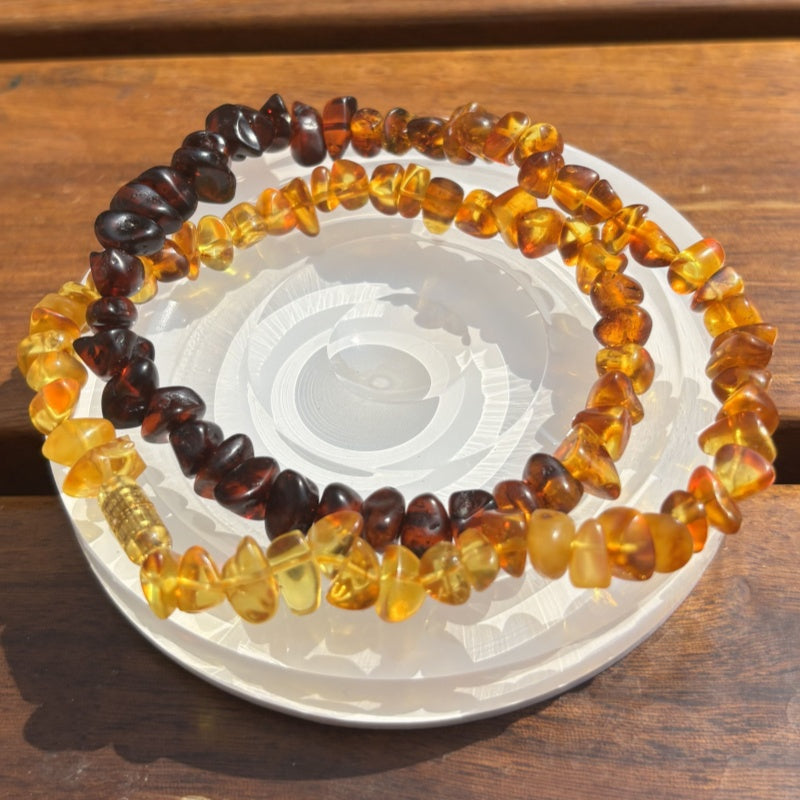 Rainbow conformal amber necklace