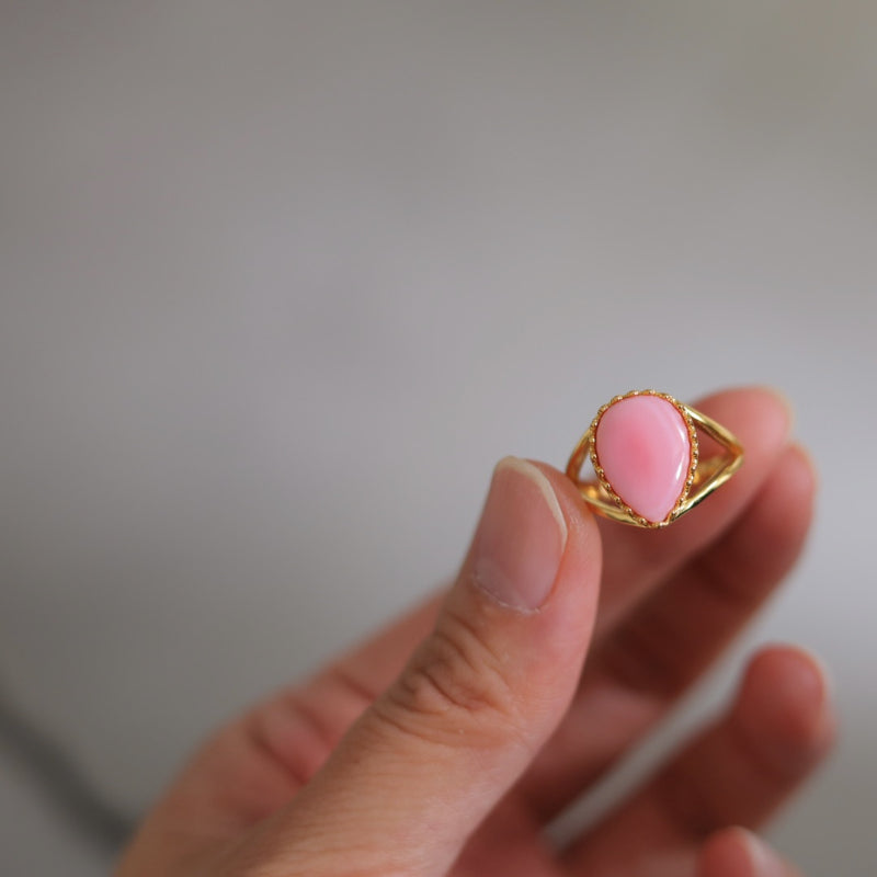 Natural Queen Shell Teardrop Ring