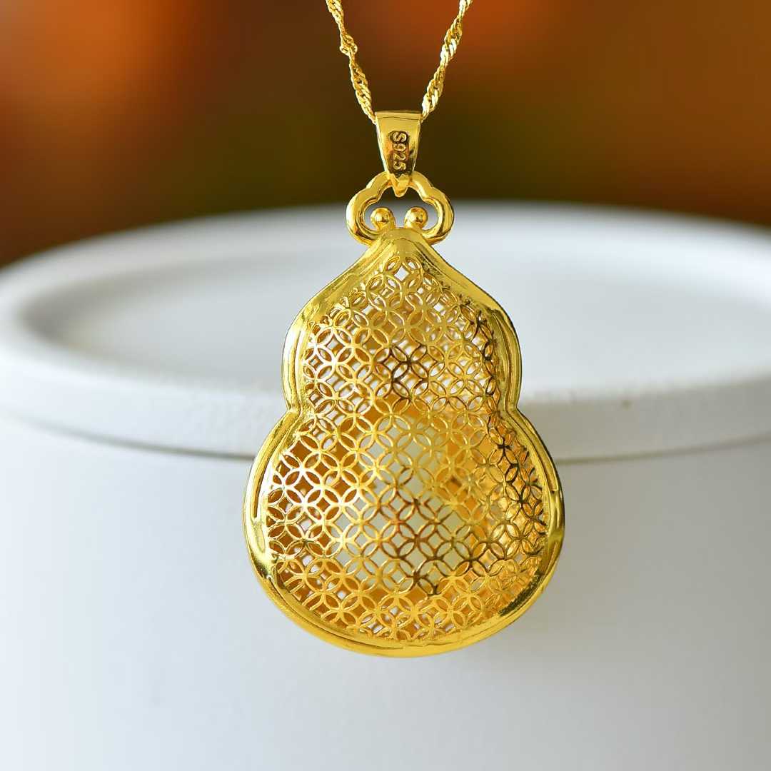  Elegant fortune gourd design Hetian nephrite pendant - 925 silver
