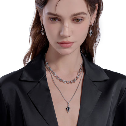 Star attraction star necklace