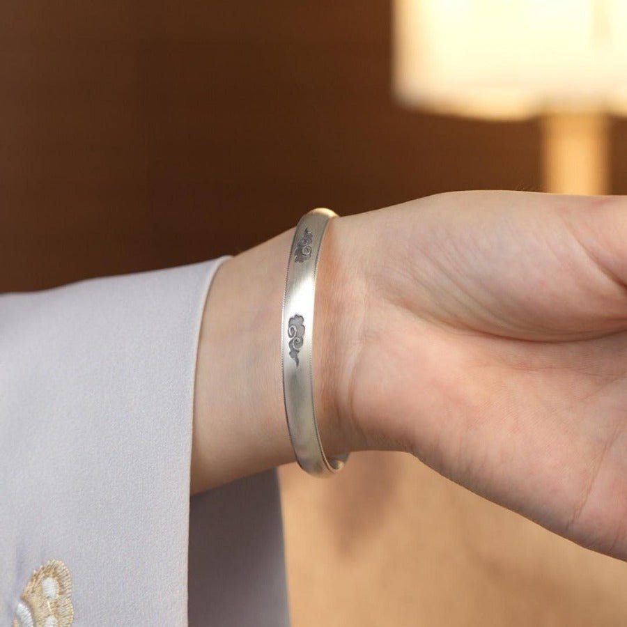 Chinese style auspicious cloud pattern edge round sterling silver bracelet - jewelry - weilin.com