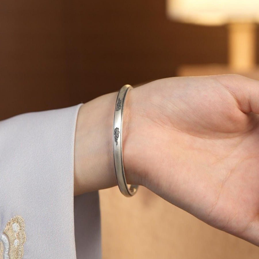 Chinese style auspicious cloud pattern edge round sterling silver bracelet - jewelry - weilin.com