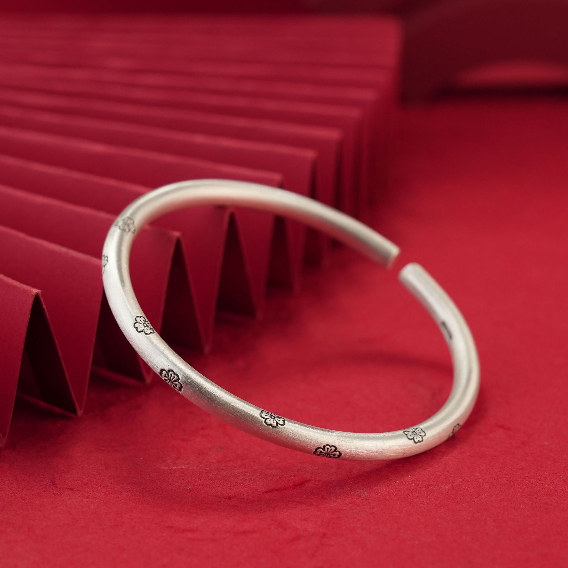 Chinese style four - leaf clover round stick sterling silver bracelet - jewelry - weilin.com