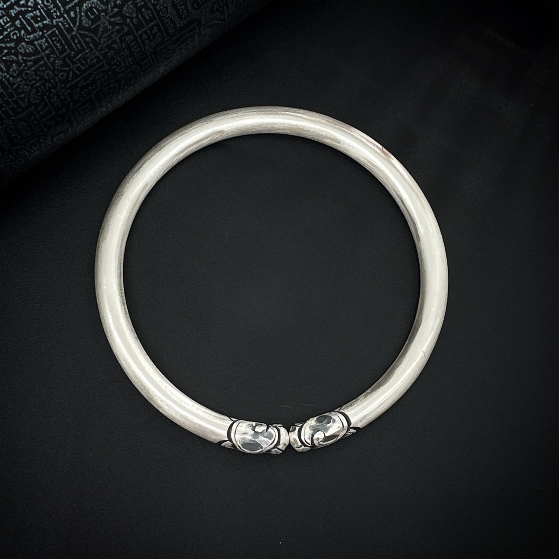Chinese Vintage Round Stick Sterling Silver Bracelet - jewelry - weilin.com