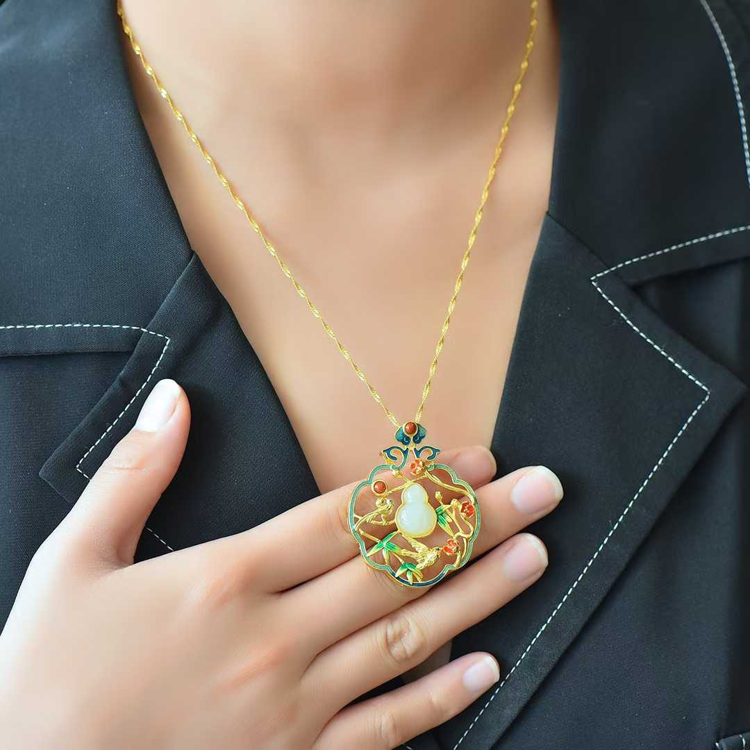 925 Silver Inlaid Hetian Nephrite "Joy on the Eyebrows (Joyful Occasions)" Gourd Pendant