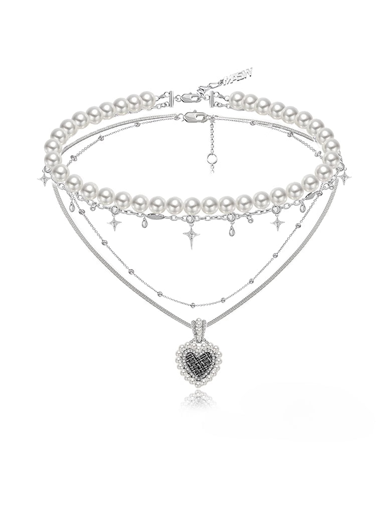 Weaving pearl necklace with love