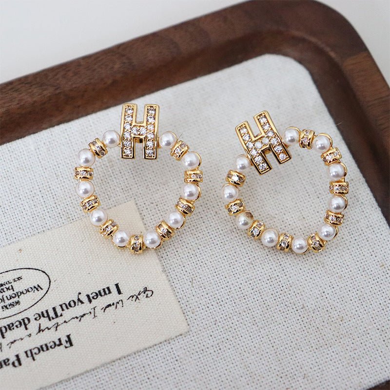 Design personality letter zircon exquisite earrings - jewelry - weilin.com