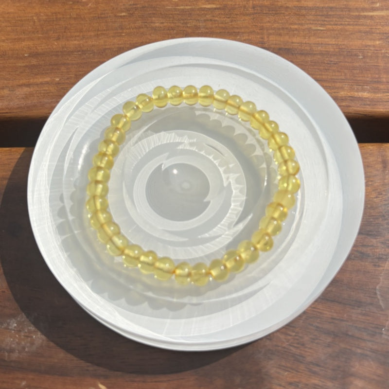 A golden amber apple-shaped beaded bracelet