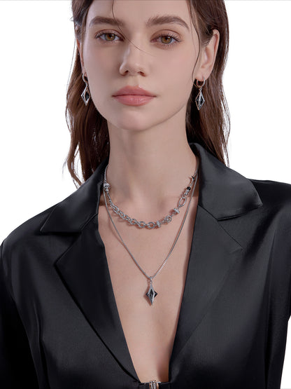 Star attraction star necklace