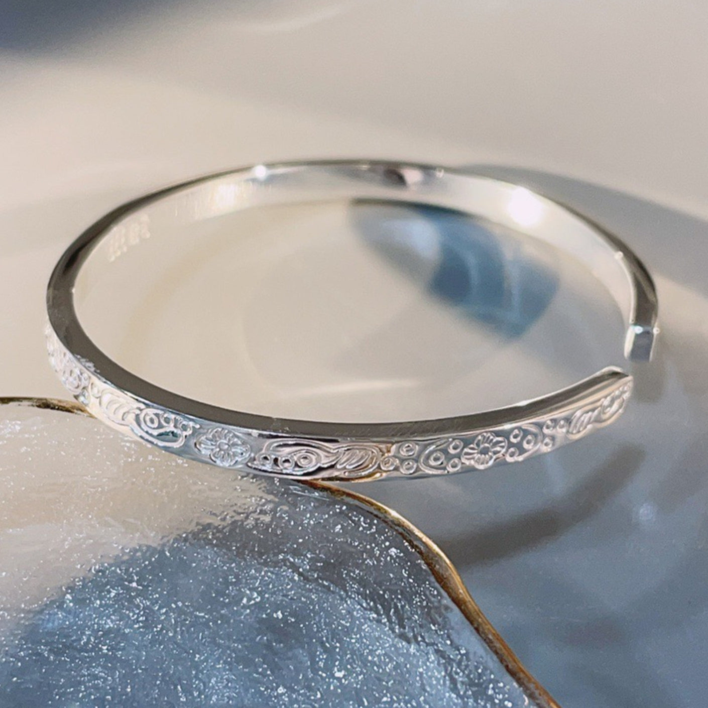 China Solid Sterling Silver Oval Cuff Bracelet - jewelryweilin