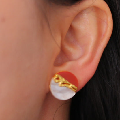 Natural Nanhong & White Mother-of-Pearl Stud Earrings