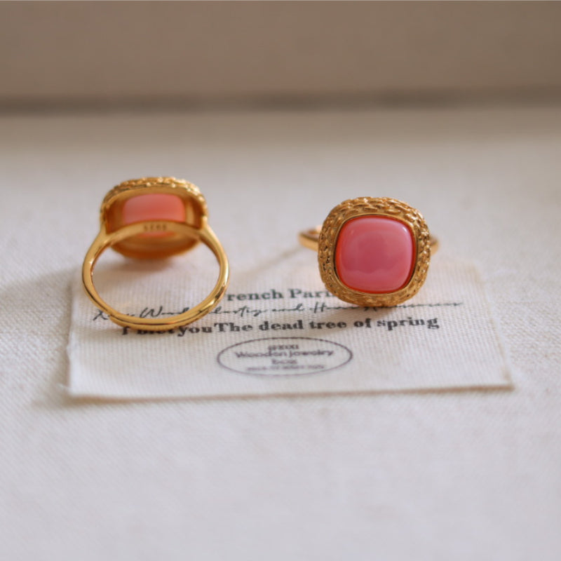 Natural Queen Shell Ring