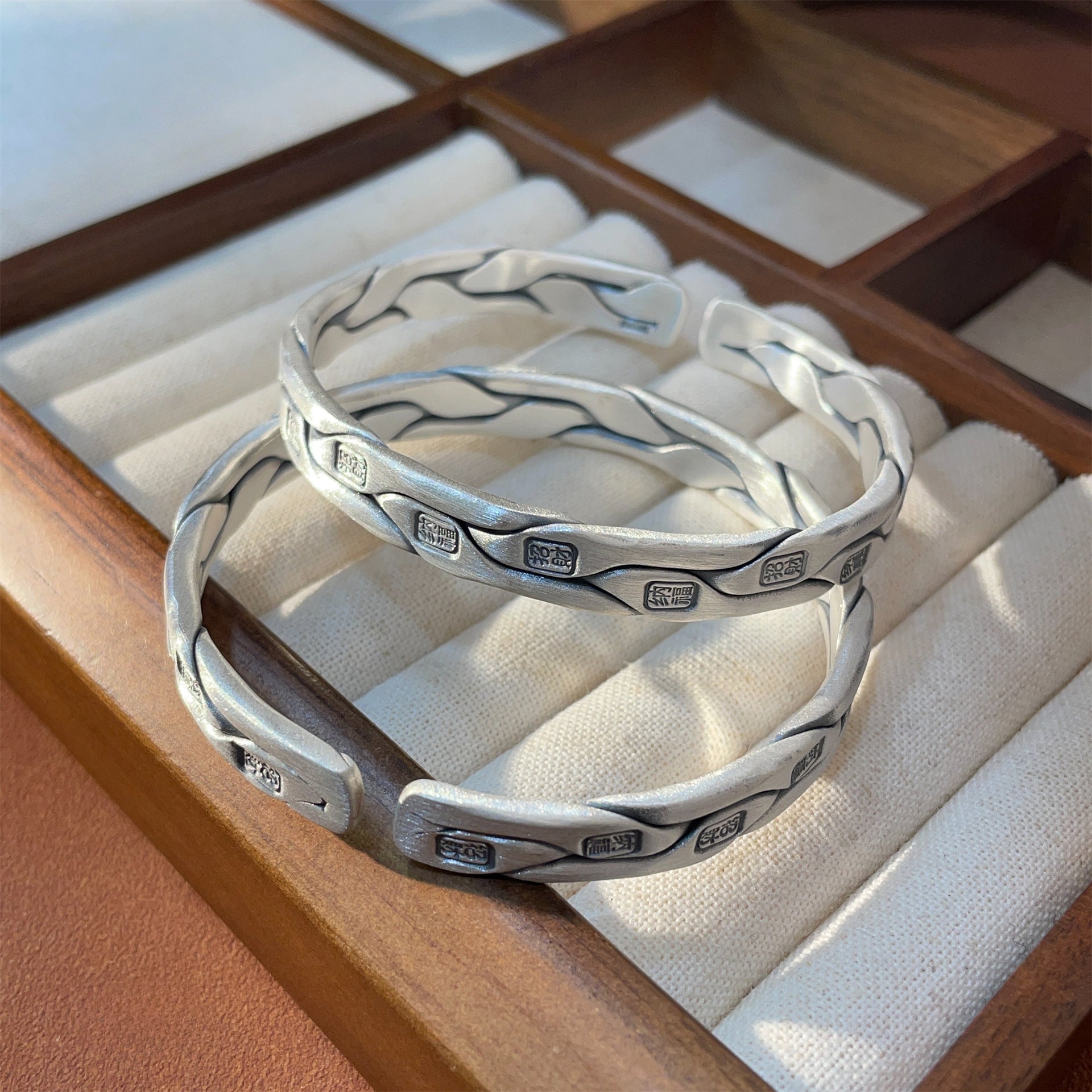 Fashion frosted old woven auspicious words - jewelry - weilin.com