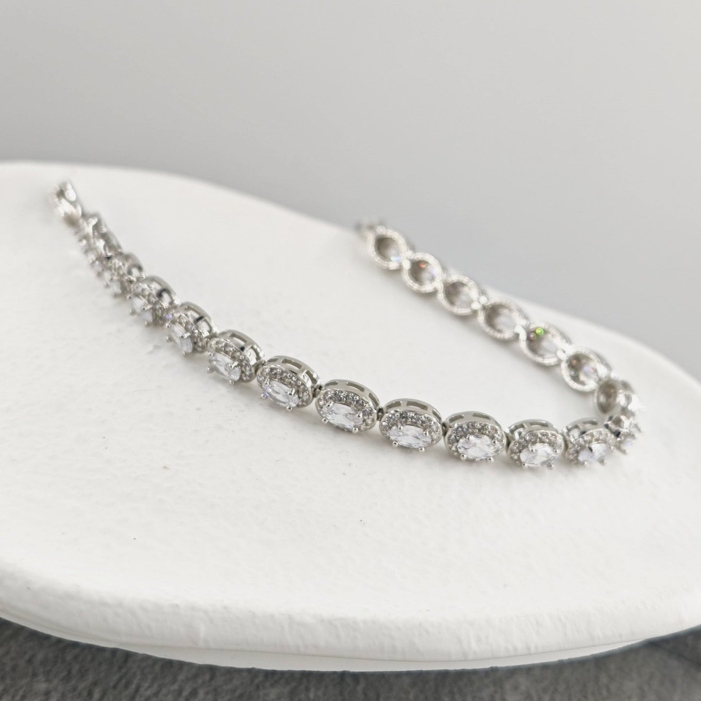 Fashion Oval Zirconia Single Loop Bracelet - jewelry - weilin.com