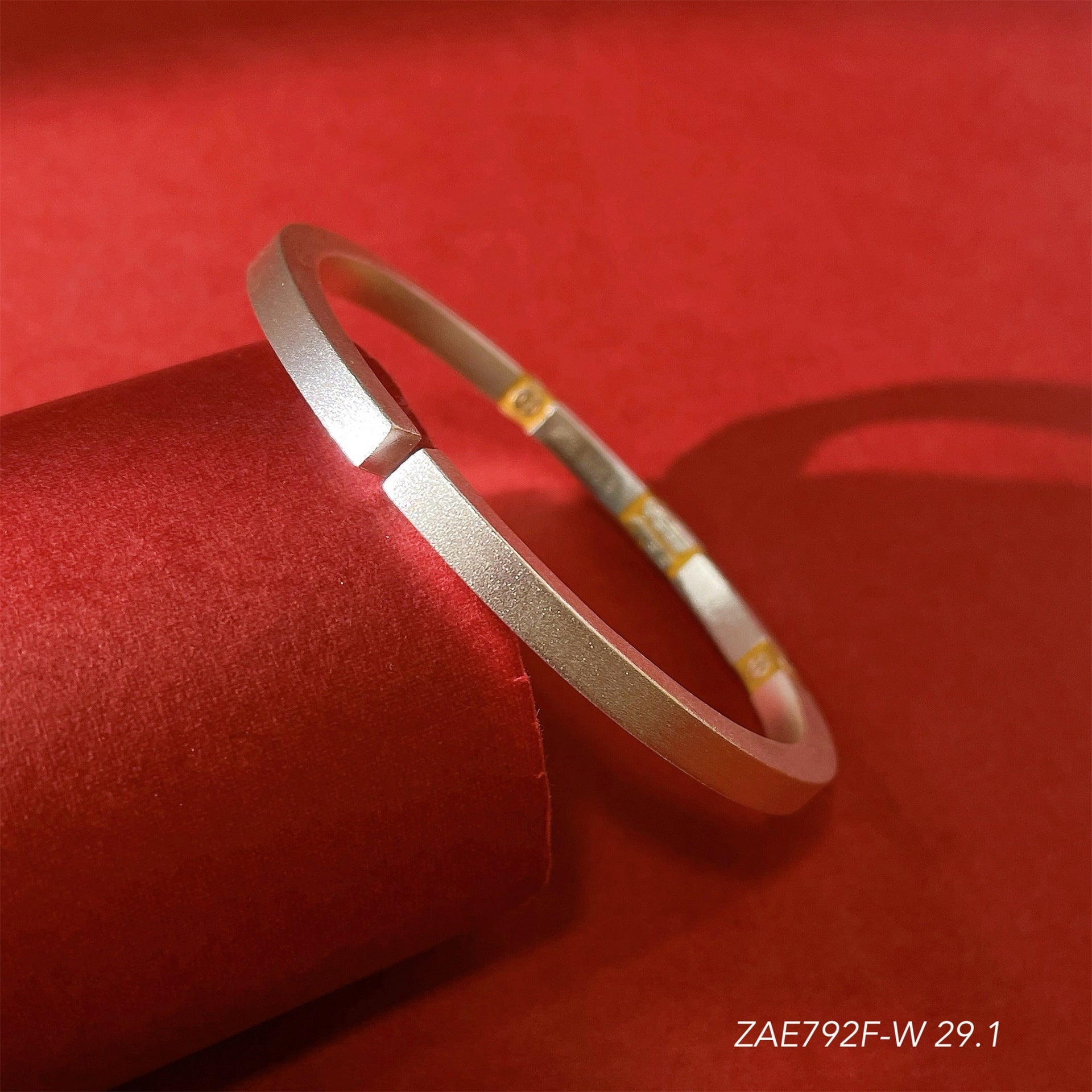 Fashionable ancient gold - painted bracelet - jewelry - weilin.com