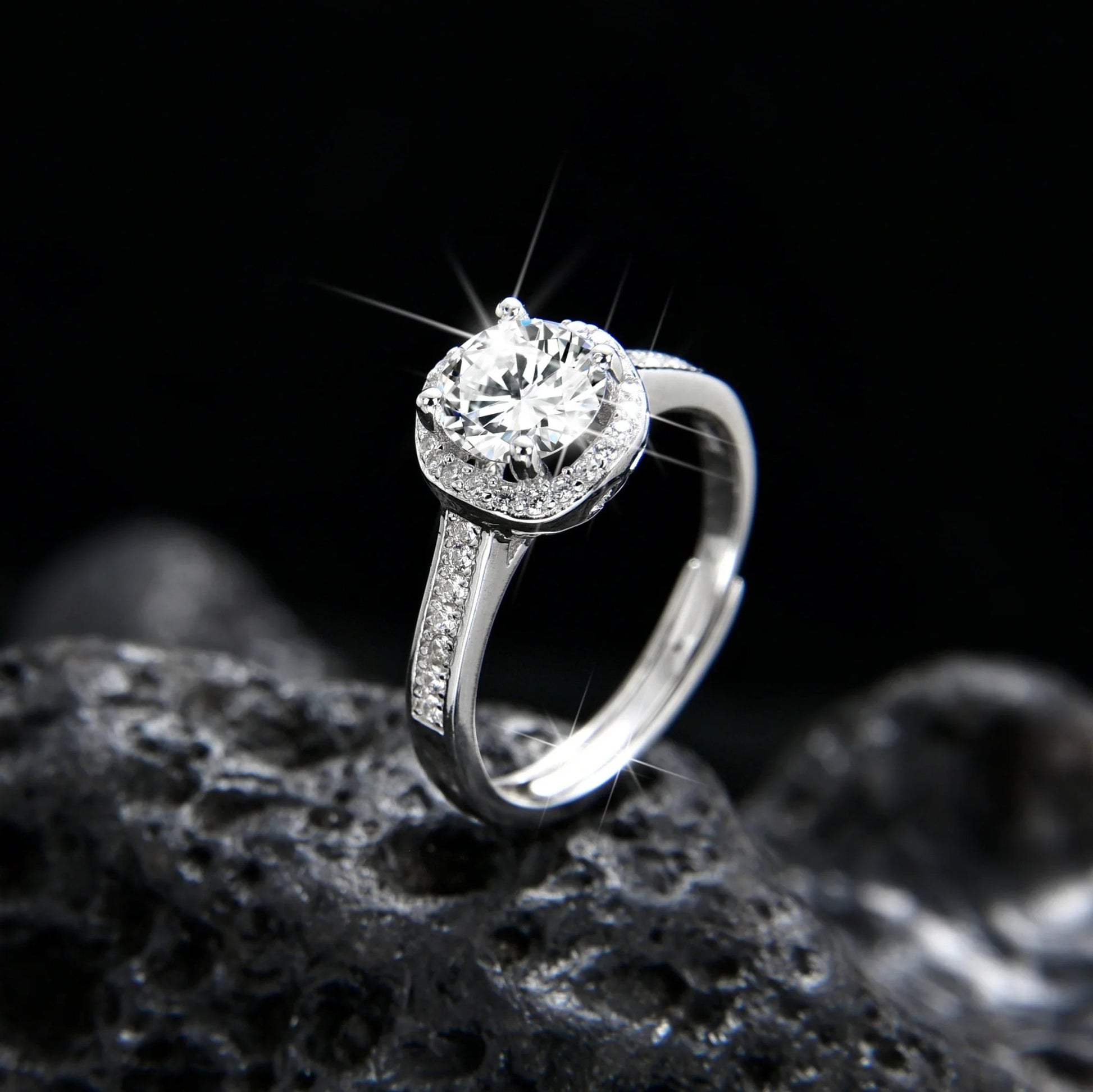 Half Wall Sparkling Cubic Zirconia Round Bezel Ring - jewelry - weilin.com
