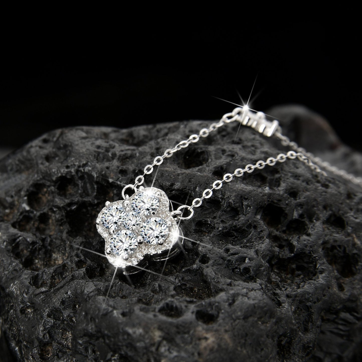 High - end exquisite design four - leaf petal pendant necklace - jewelry - weilin.com