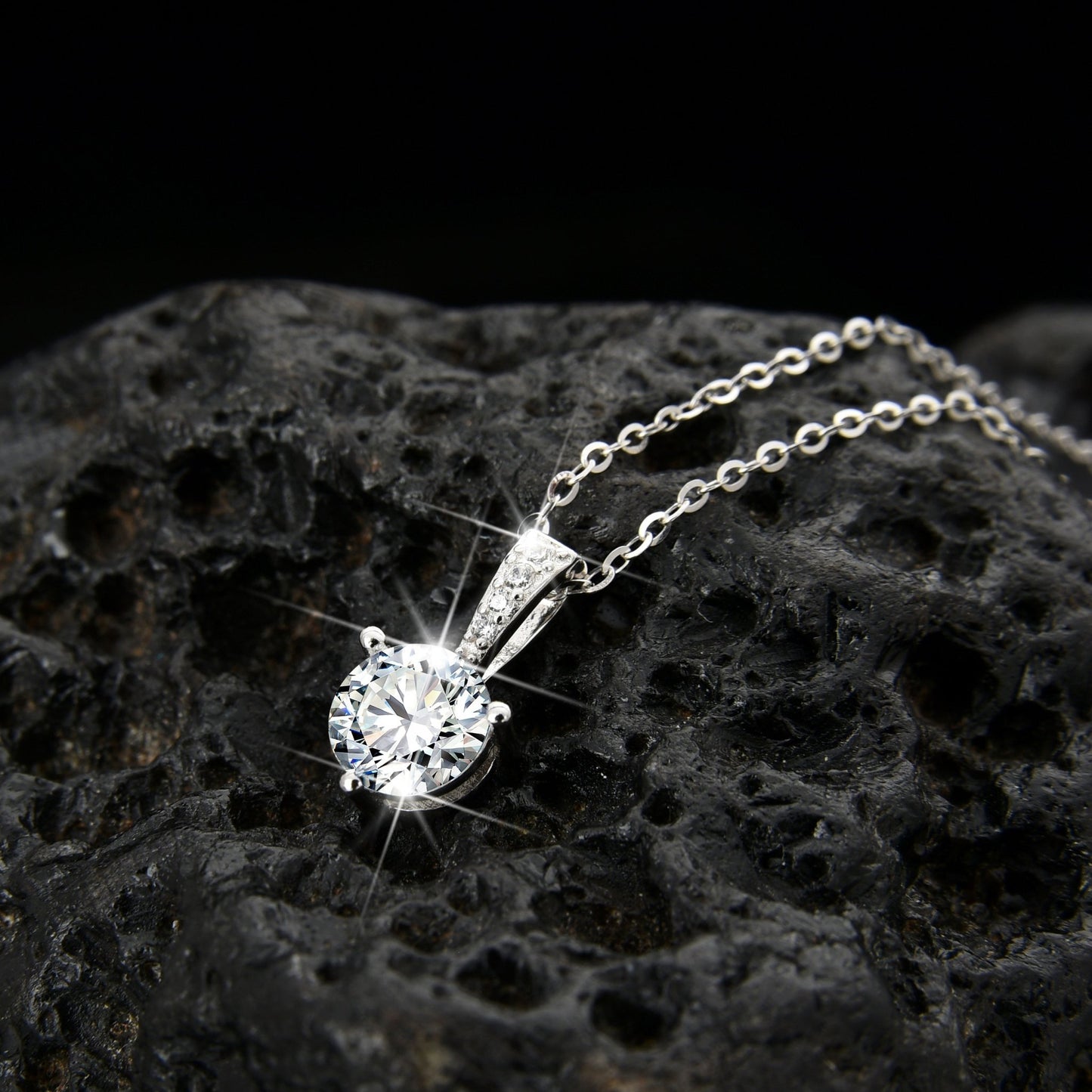 Internet celebrity fashion single zircon pendant necklace - jewelry - weilin.com