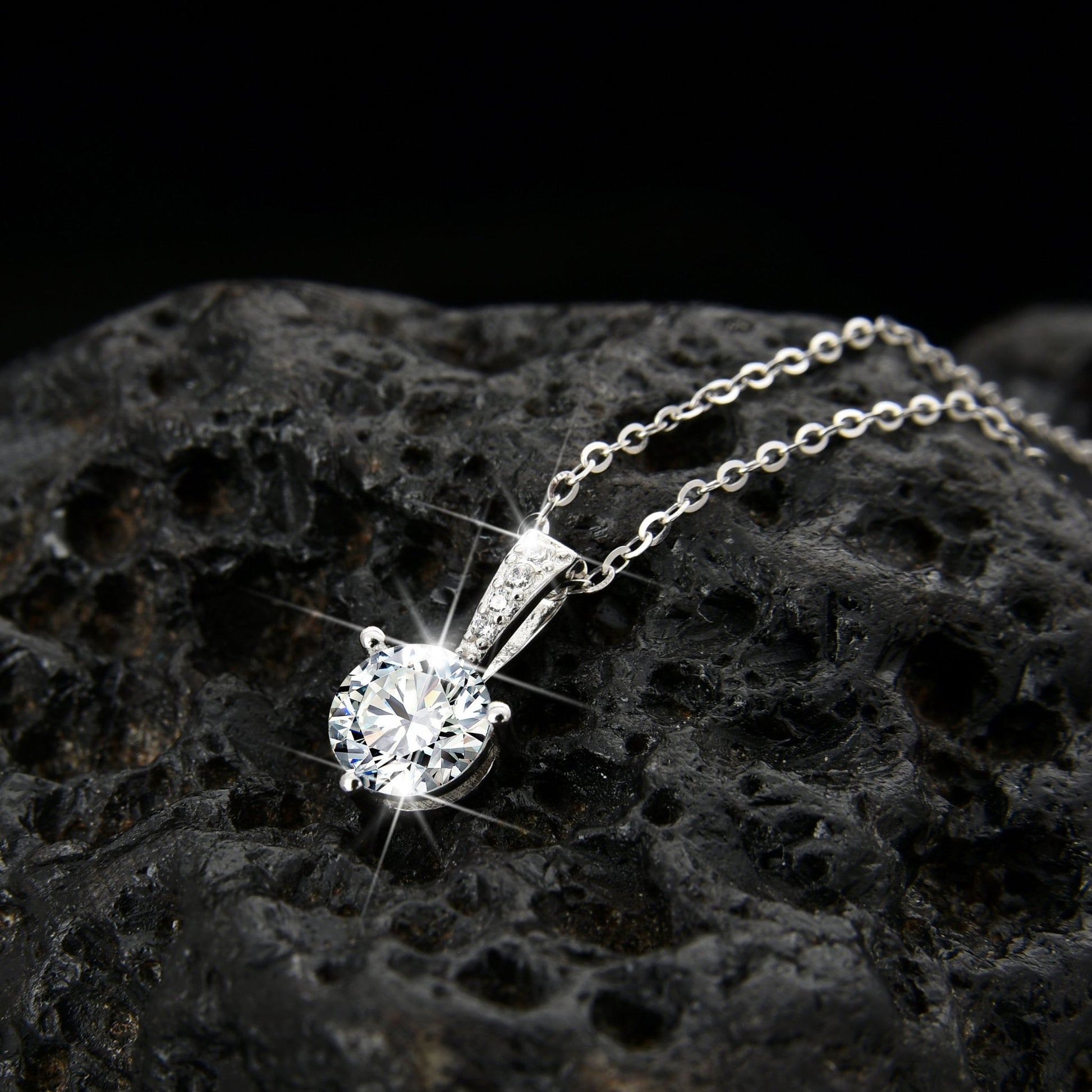 Internet celebrity fashion single zircon pendant necklace - jewelry - weilin.com
