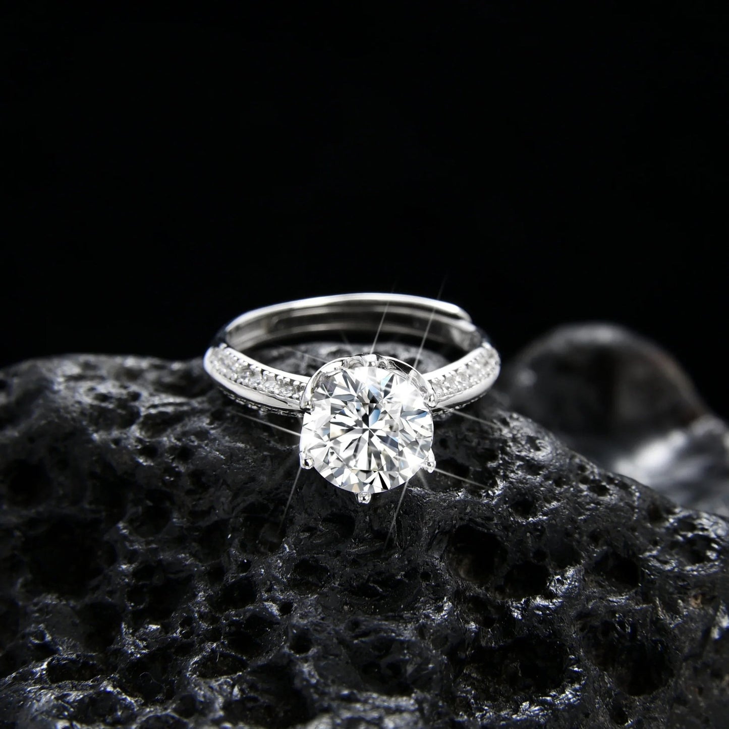 Luxury and noble round single grain zircon ring - jewelry - weilin.com
