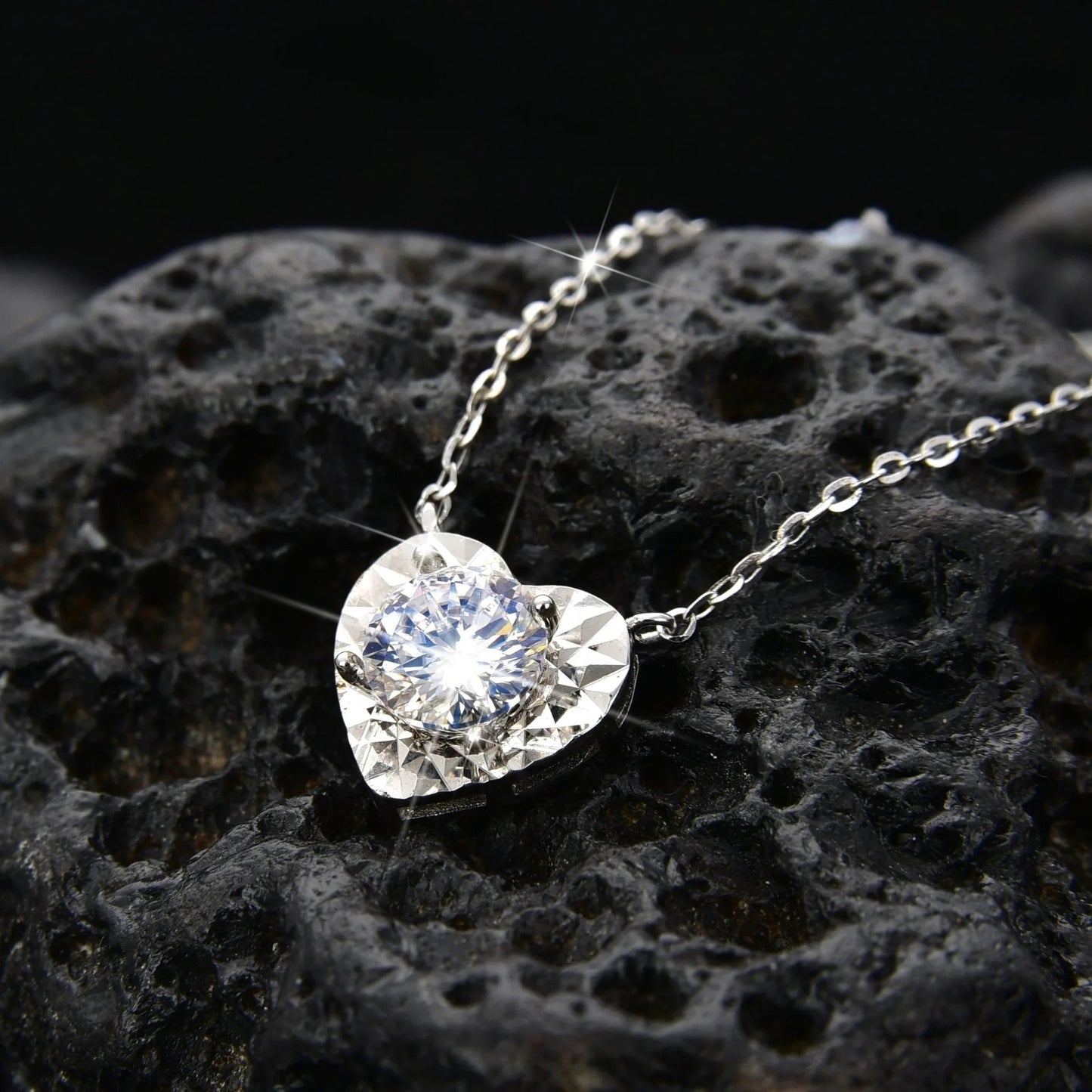 Noble and elegant heart necklace - jewelry - weilin.com