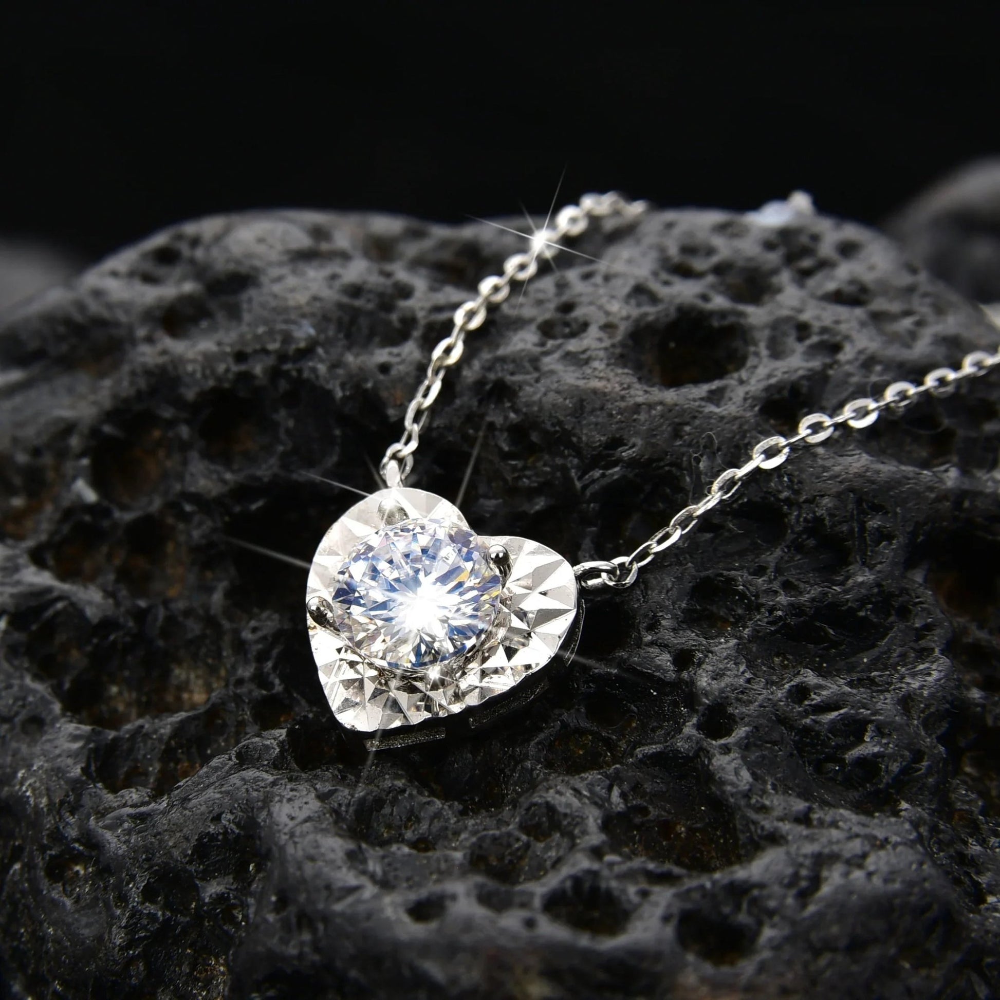 Noble and elegant heart necklace - jewelry - weilin.com