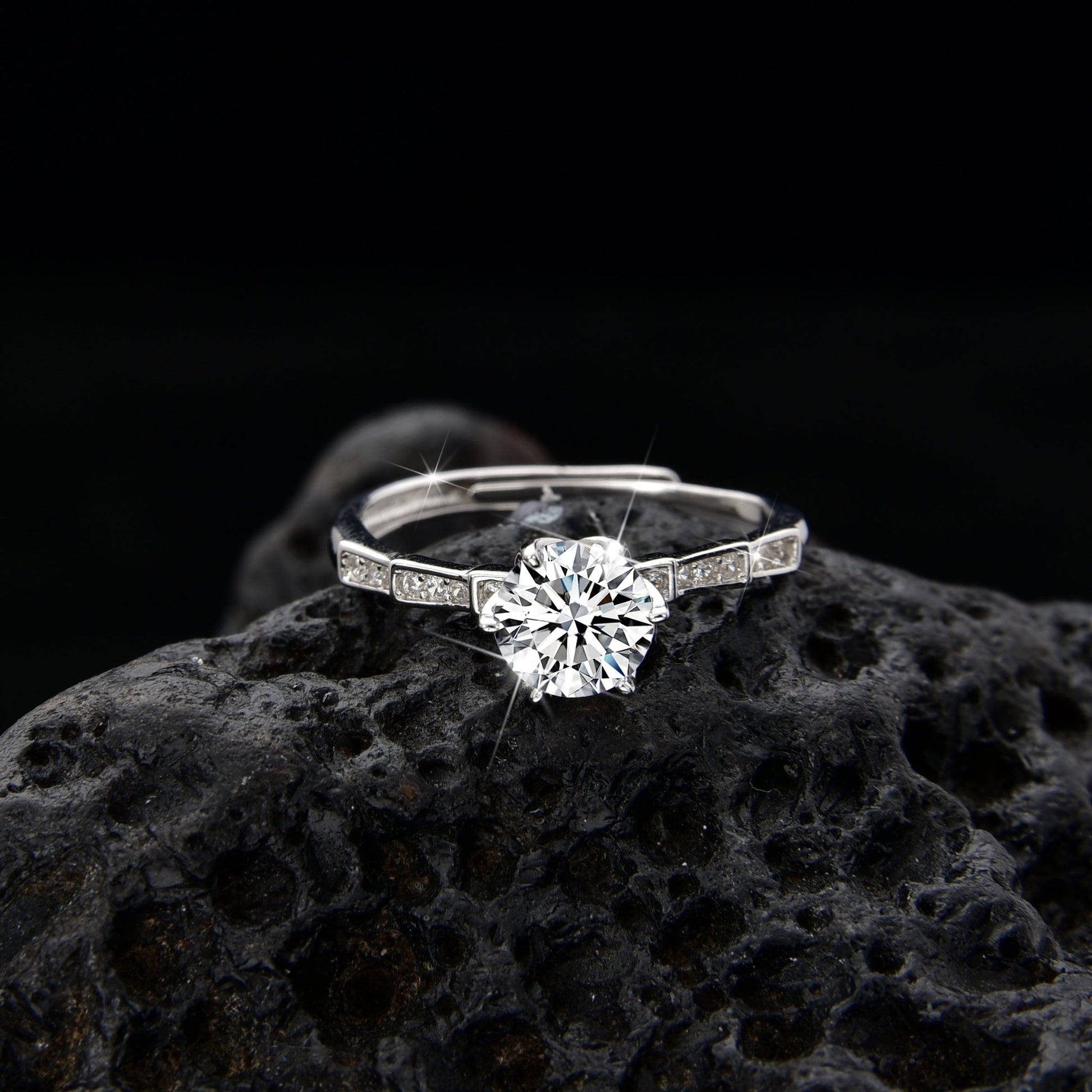 Petal - shaped zircon ring - jewelry - weilin.com