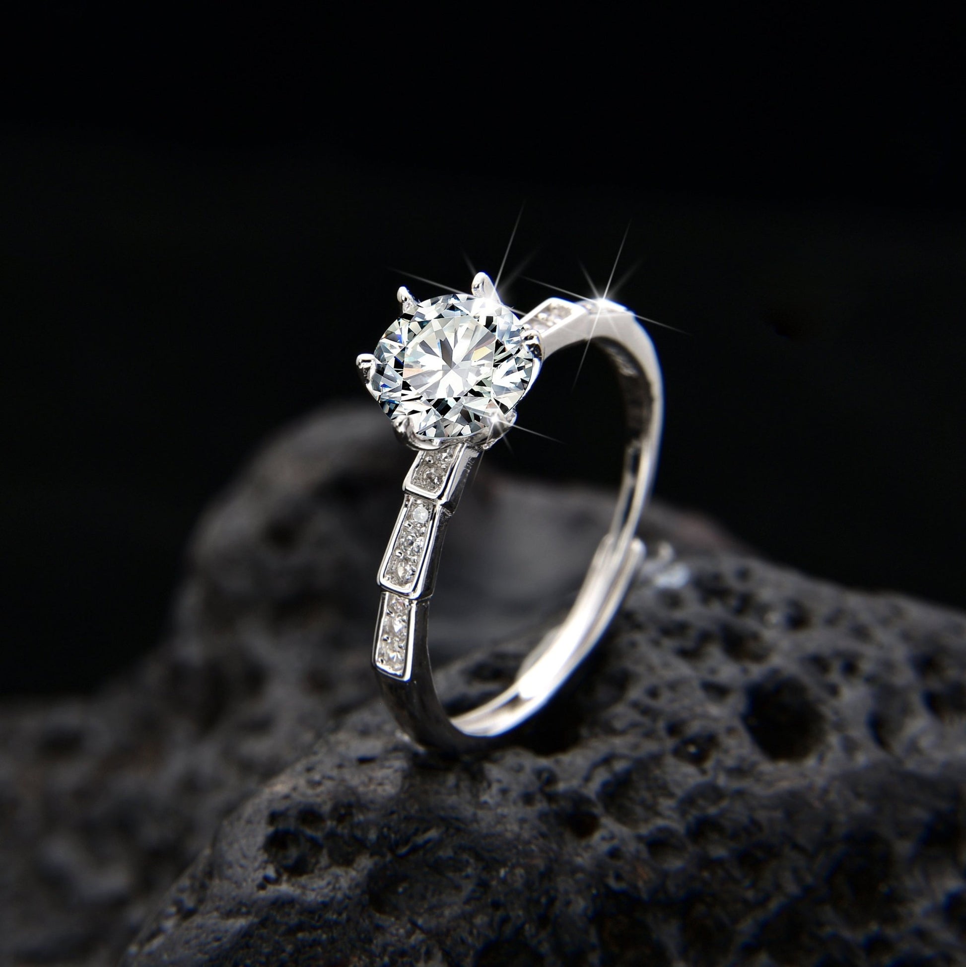 Petal - shaped zircon ring - jewelry - weilin.com