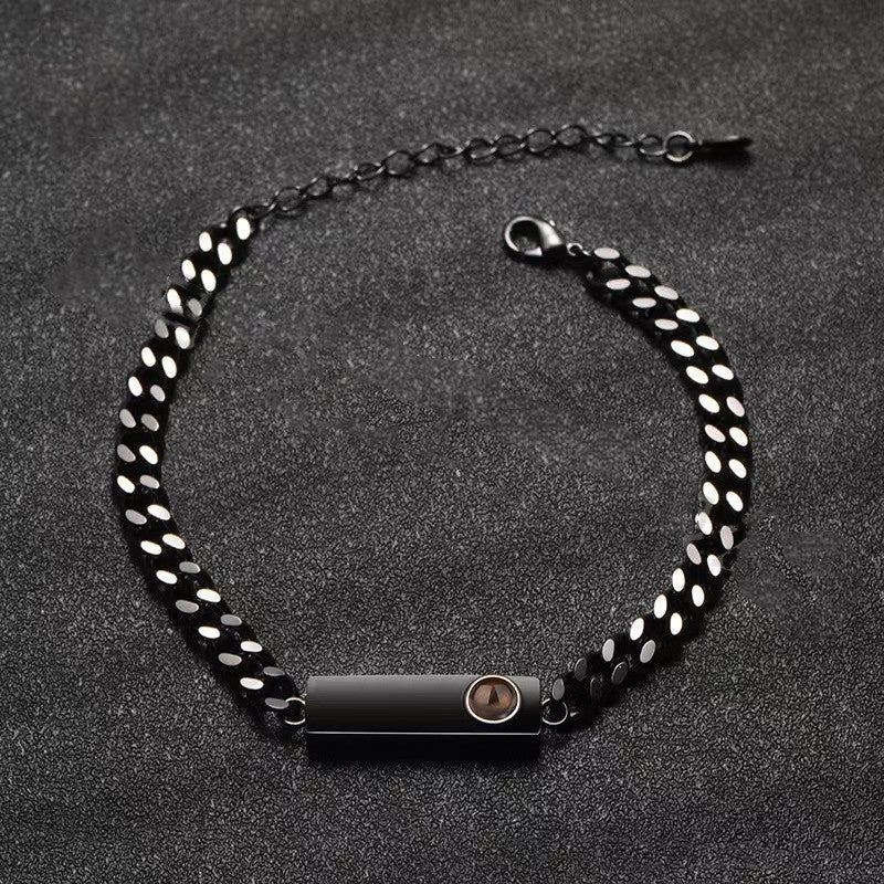 Photo projection of a Cuban bracelet - jewelry - weilin.com
