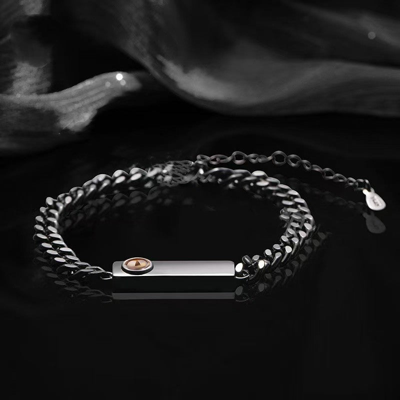 Photo projection of a Cuban bracelet - jewelry - weilin.com