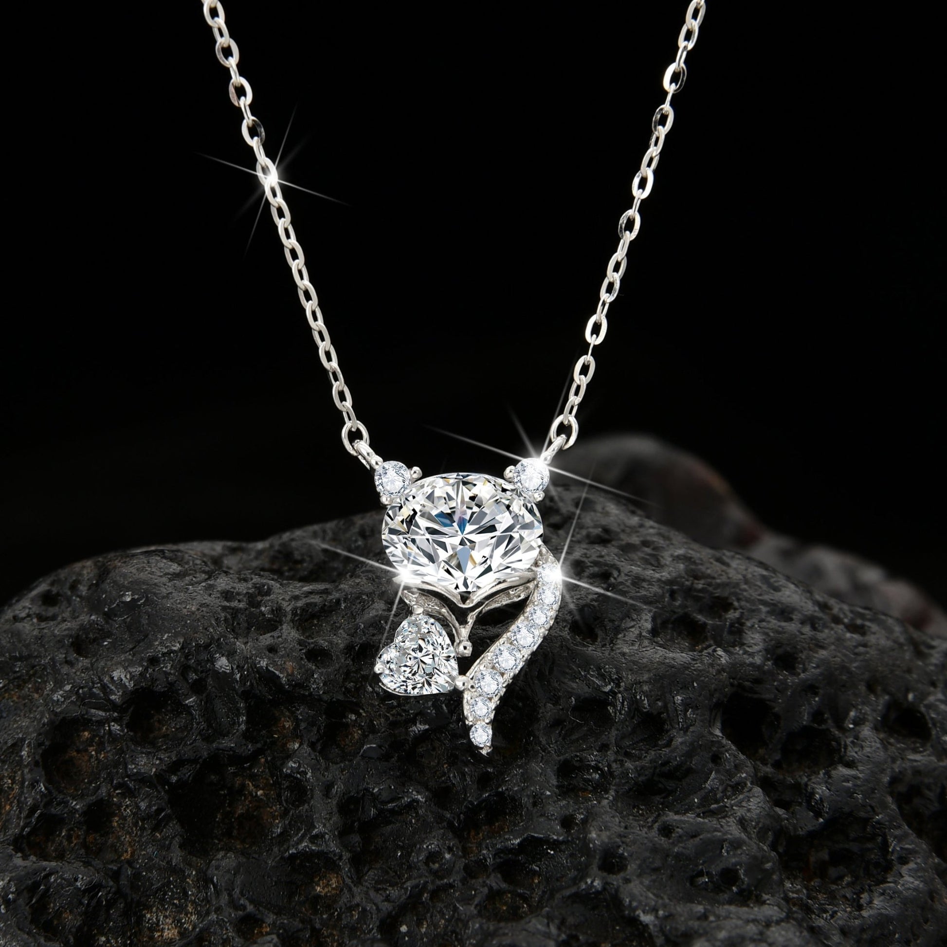 Seductive and sexy fox specially designed zircon pendant necklace - jewelry - weilin.com