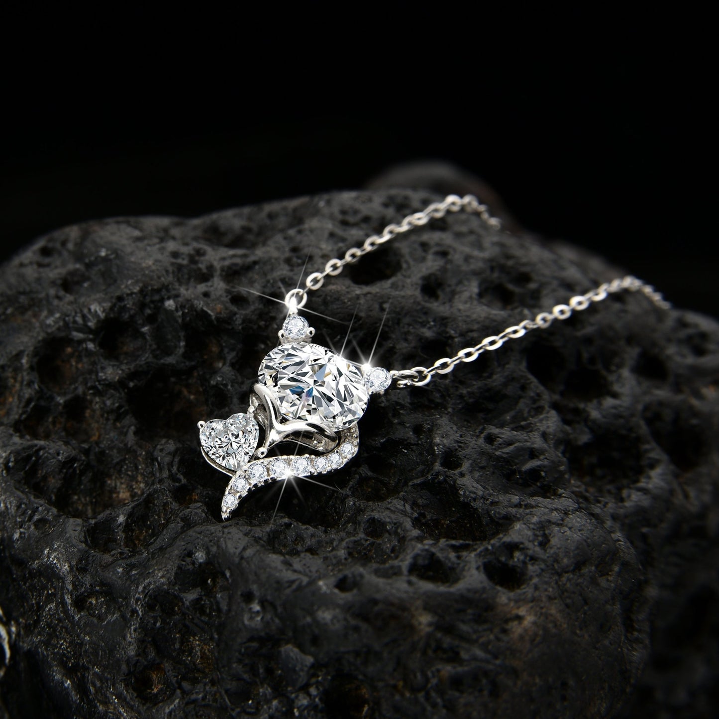 Seductive and sexy fox specially designed zircon pendant necklace - jewelry - weilin.com